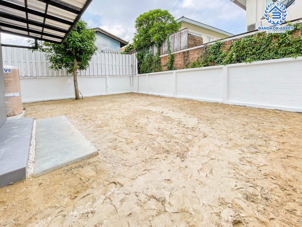 *****บ้านเดี่ยวมือสอง ม.วราภิรมย์ สุขาภิบาล5 หลังมุม เนื้อที่ 88.1 ตร.ว. ฟังก์ชัน 3 ห้องนอน 3 ห้องน้ำ จอดรถได้ 2 คัน บนทำเลเชื่อมต่อหลายเส้นทาง ถ.รามอินทรา ถ.สายไหม และถ.พหลโยธิน ใกล้สนามบินดอนเมือง ทางด่วน "รามอินทรา" และรถไฟฟ้าสายสีเขียว "สถานีสายหยุด"